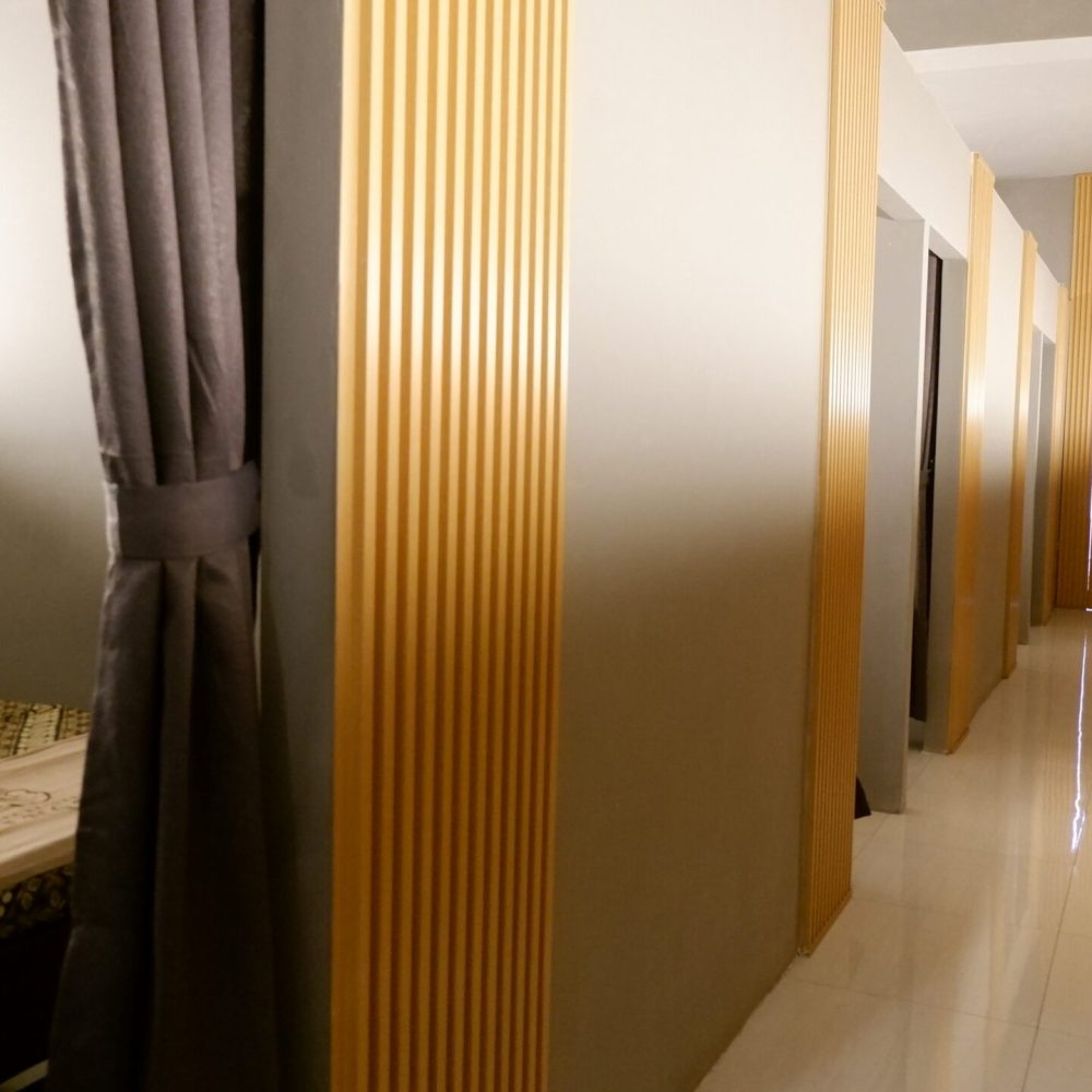 Rooms (8)